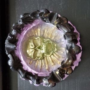 Resin skull ashtray/trinket bowl